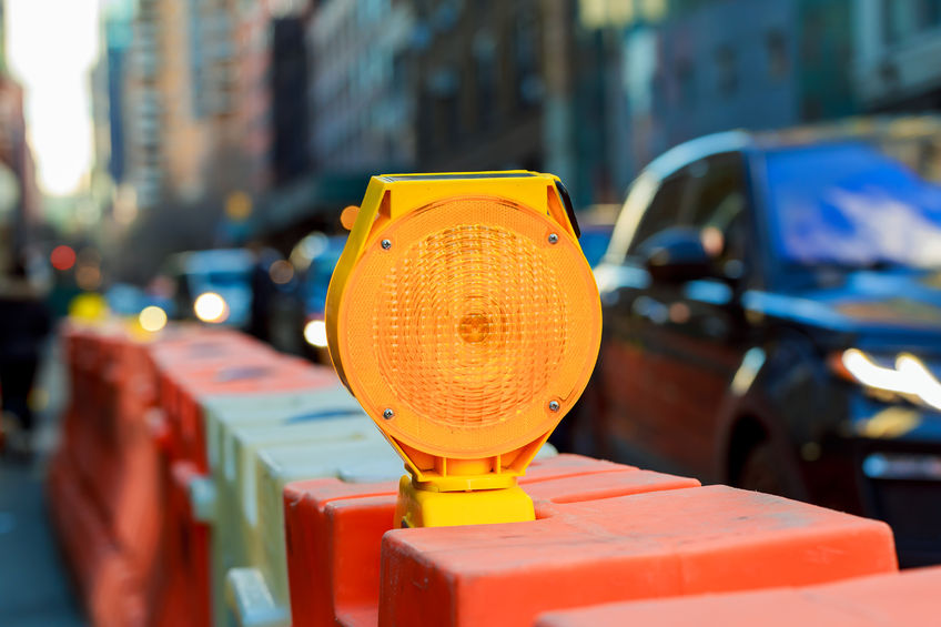 84350042 – yellow traffic signal warning yellow warning light